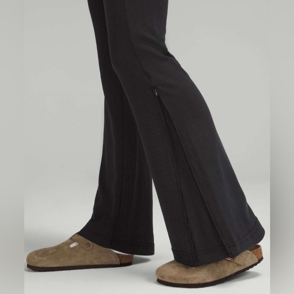 NWOT Lululemon Brushed Softstreme Ribbed Zip Flared Pant 32.5" Black - Picture 2 of 6